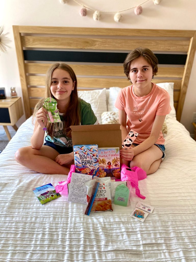 BeTWEEN the Bookends: June Box: “Familiar Faces in New Places” | Book Box Review