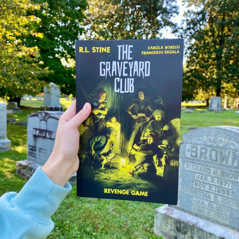 The Graveyard Club by R.L. Stine | Graphic Novel Review